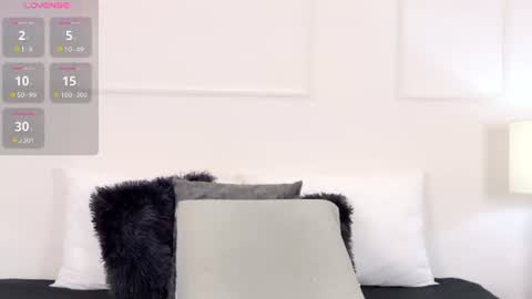 olivia_flamme online show from July 23, 2026, 2:04 pm