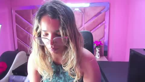 Snapshot of olivia_fox69 chatting on January 31, 2025, 3:30 am OLIVIA online show from January 31, 2025, 3:30 am