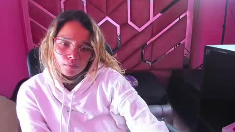 Snapshot of olivia_fox69 chatting on February 3, 2025, 4:57 am OLIVIA online show from February 3, 2025, 4:57 am