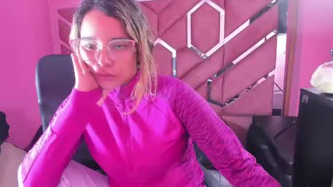 Snapshot of olivia_fox69 chatting on February 4, 2025, 3:33 am OLIVIA online show from February 4, 2025, 3:33 am