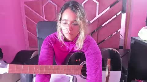 Snapshot of olivia_fox69 chatting on February 4, 2025, 6:57 am OLIVIA online show from February 4, 2025, 6:57 am