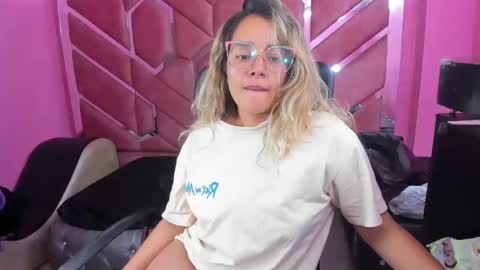 Snapshot of olivia_fox69 chatting on February 9, 2025, 6:11 am OLIVIA online show from February 9, 2025, 6:11 am