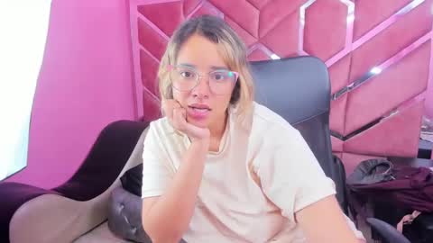 Snapshot of olivia_fox69 chatting on February 9, 2025, 9:37 am OLIVIA online show from February 9, 2025, 9:37 am