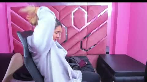 Snapshot of olivia_fox69 chatting on February 11, 2025, 3:29 am OLIVIA online show from February 11, 2025, 3:29 am