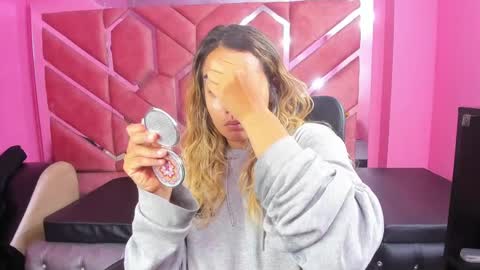 Snapshot of olivia_fox69 chatting on February 13, 2025, 3:18 am OLIVIA online show from February 13, 2025, 3:18 am