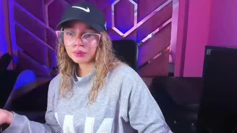 Snapshot of olivia_fox69 chatting on February 18, 2025, 2:27 am OLIVIA online show from February 18, 2025, 2:27 am