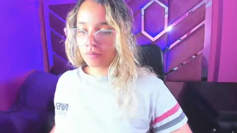 Snapshot of olivia_fox69 chatting on February 19, 2025, 6:11 am OLIVIA online show from February 19, 2025, 6:11 am