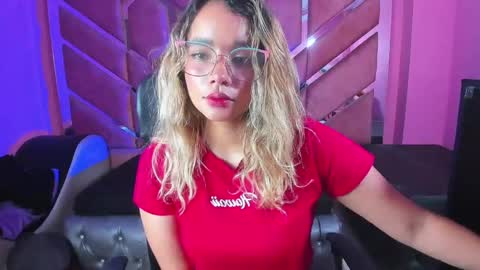 Snapshot of olivia_fox69 chatting on February 20, 2025, 3:45 am OLIVIA online show from February 20, 2025, 3:45 am