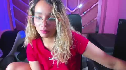 Snapshot of olivia_fox69 chatting on February 20, 2025, 6:50 am OLIVIA online show from February 20, 2025, 6:50 am