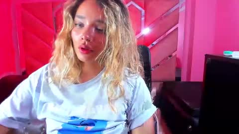 Snapshot of olivia_fox69 chatting on February 26, 2025, 3:10 am OLIVIA online show from February 26, 2025, 3:10 am