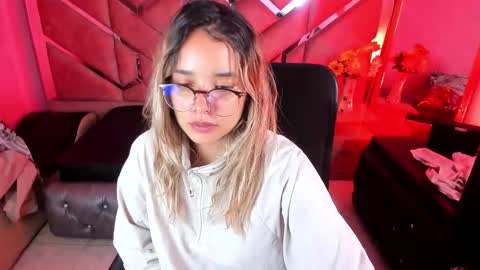 Snapshot of olivia_fox69 chatting on November 4, 2025, 3:27 am OLIVIA online show from November 4, 2025, 3:27 am