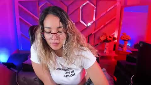 Snapshot of olivia_fox69 chatting on January 19, 2026, 3:43 am OLIVIA online show from January 19, 2026, 3:43 am