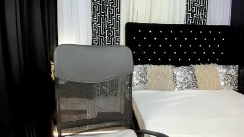 olivia_hotcummer online show from December 11, 2024, 2:33 pm