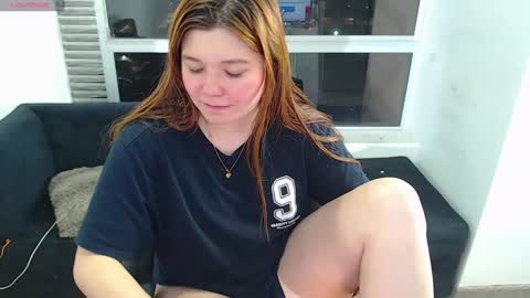 olivia_martine online show from December 18, 2024, 9:36 am