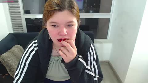 olivia_martine online show from December 22, 2024, 8:49 am