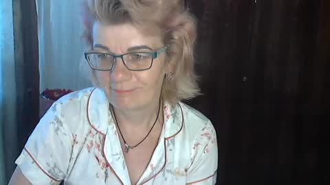 Snapshot of olivia_mia25 chatting on July 12, 2026, 11:45 am Olivia Mia online show from July 12, 2026, 11:45 am