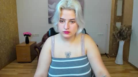 olivia_quinns online show from December 3, 2025, 6:43 am