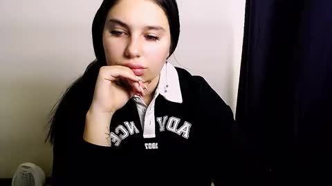 Olivia online show from October 14, 2025, 4:02 am