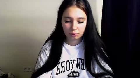 Olivia online show from November 4, 2025, 4:22 am