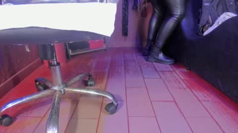   online show from February 23, 2025, 1:21 pm