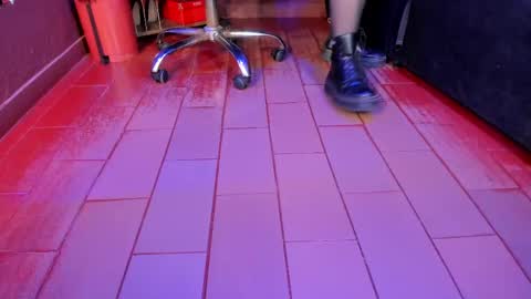   online show from March 4, 2025, 1:06 pm