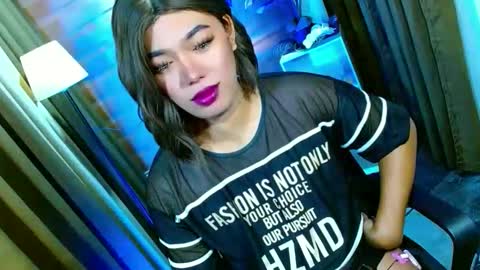 Miss OLIVIA online show from May 17, 2026, 6:33 am