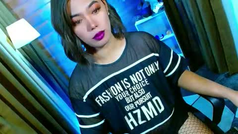 Miss OLIVIA online show from May 19, 2026, 5:47 am