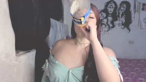 oliviabluee10 online show from November 29, 2025, 3:20 am