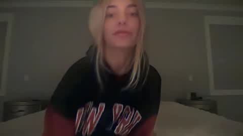 oliviacarterrr online show from November 22, 2025, 9:08 am