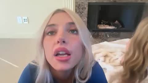 oliviacarterrr online show from November 30, 2025, 7:51 pm