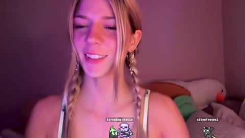 Olivia online show from November 19, 2025, 4:12 am