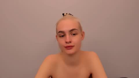 Snapshot of oliviahappy chatting on December 22, 2025, 7:33 pm oliviaBeauty online show from December 22, 2025, 7:33 pm