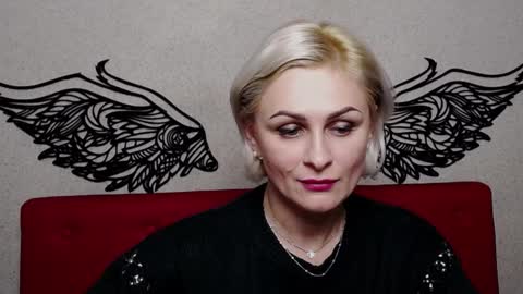 OliviaHorst online show from December 4, 2024, 3:32 pm