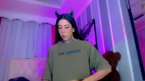 oliviahot01 online show from April 5, 2026, 1:19 pm