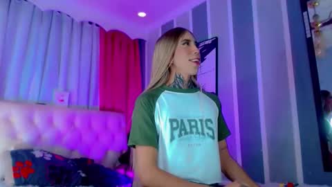 oliviahot01 online show from April 21, 2026, 2:37 am