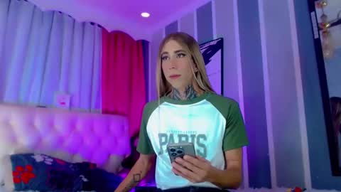 oliviahot01 online show from April 21, 2026, 2:51 am