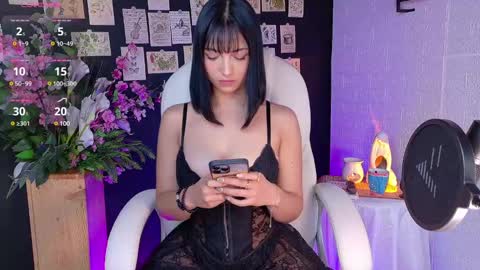 Olivia Mcneill  online show from January 23, 2025, 12:30 pm