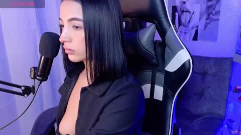 Olivia Mcneill  online show from March 7, 2025, 3:19 am