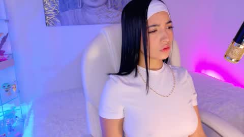 Olivia Mcneill  online show from February 12, 2026, 12:55 pm