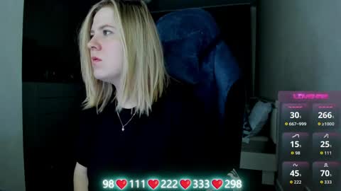 Snapshot of oliviamunk chatting on April 26, 2026, 3:37 am . online show from April 26, 2026, 3:37 am