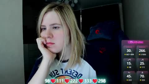 Snapshot of oliviamunk chatting on May 2, 2026, 3:33 am . online show from May 2, 2026, 3:33 am