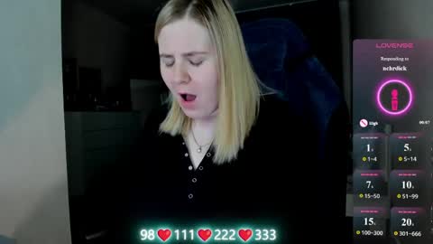 Snapshot of oliviamunk chatting on May 21, 2026, 4:19 am . online show from May 21, 2026, 4:19 am