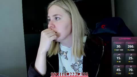 Snapshot of oliviamunk chatting on June 25, 2026, 6:29 am . online show from June 25, 2026, 6:29 am