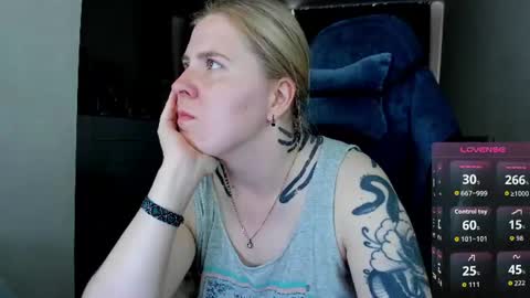 Snapshot of oliviamunk chatting on July 14, 2026, 10:21 am . online show from July 14, 2026, 10:21 am