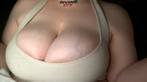 Snapshot of oliviaskies chatting on July 12, 2026, 5:04 pm Olivia baby online show from July 12, 2026, 5:04 pm
