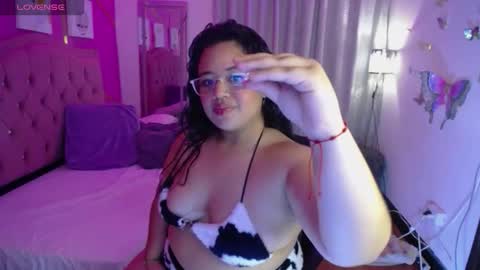 oliviia_cute online show from October 9, 2025, 4:10 am