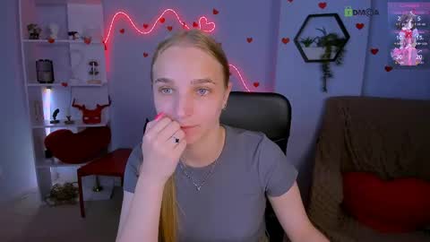 Snapshot of ollivia_dream chatting on May 27, 2026, 5:37 am Ollivia online show from May 27, 2026, 5:37 am