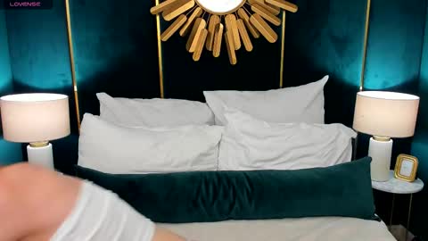 Amely online show from October 11, 2025, 12:15 pm