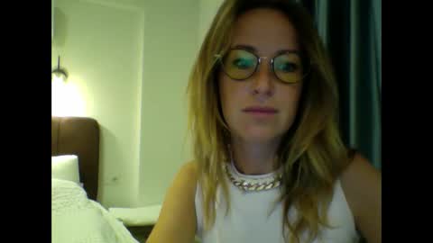 olyra11 online show from January 6, 2026, 9:07 pm