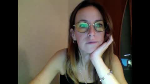 olyra11 online show from March 5, 2026, 5:42 pm